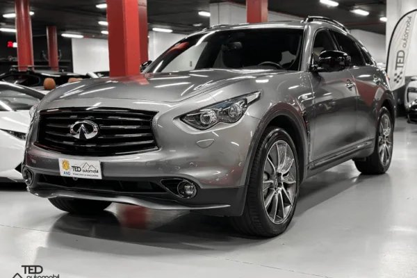 Infiniti QX70 320cv Principale