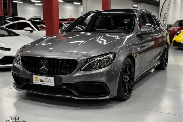 Mercedes C63s AMG Principale