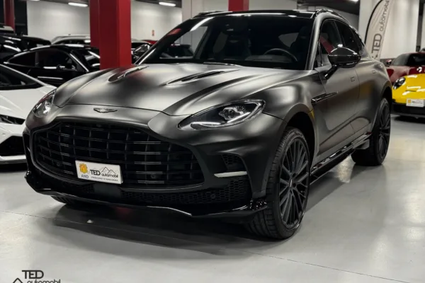 Aston Martin DBX 707 Negre Mate Principale