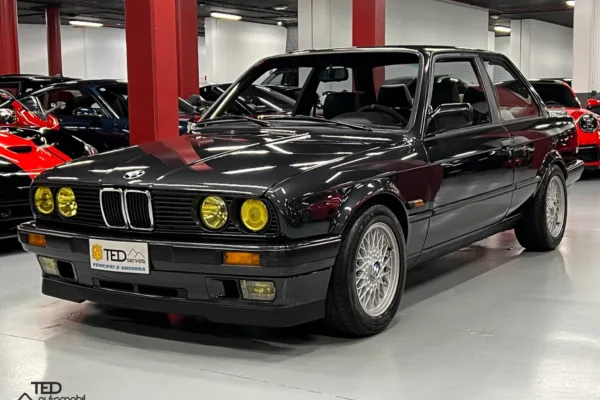 BMW 325is 170cv amb 342 unitats fabricats Principale