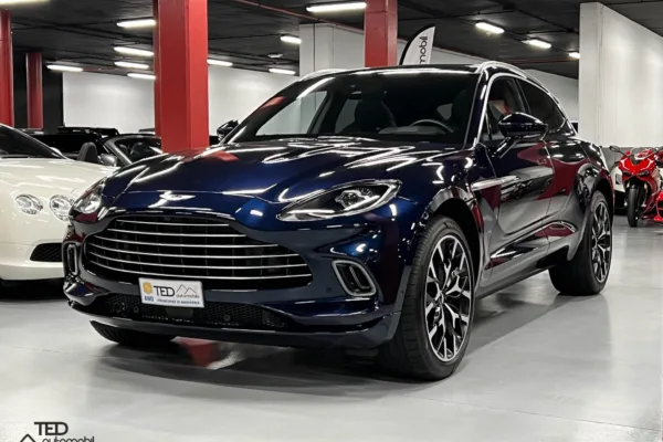 Aston Martin DBX V8 550cv Principale