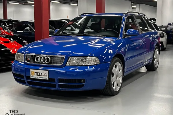 Audi S4 B5 265cv Quattro Principale