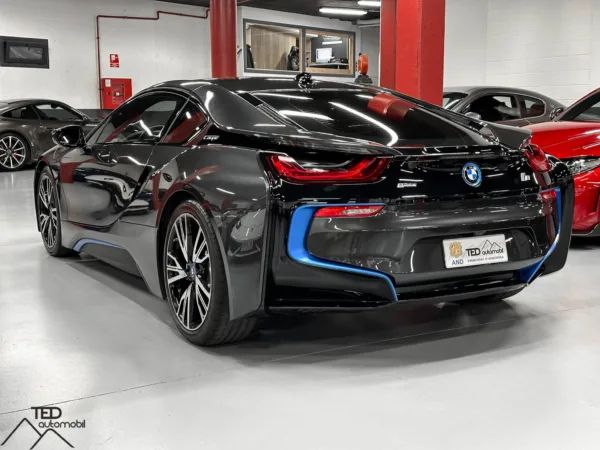 BMW i8 Coupe Hybrid 374cv 09