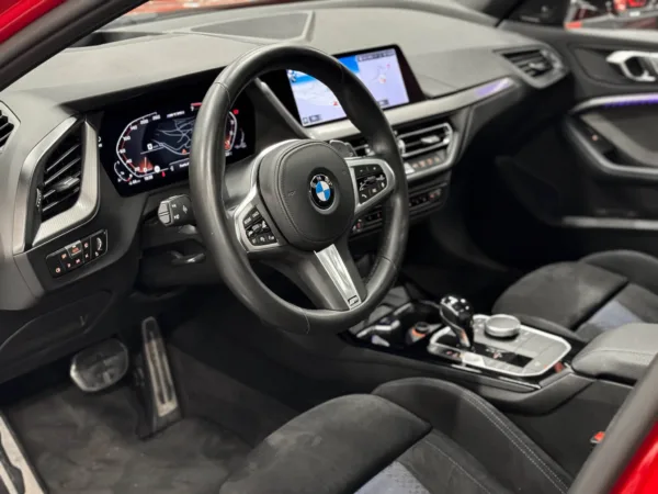 BMW M135i F40 306cv x Drive Vermell 08