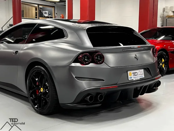 Ferrari GTC4 Lusso T 610cv 10