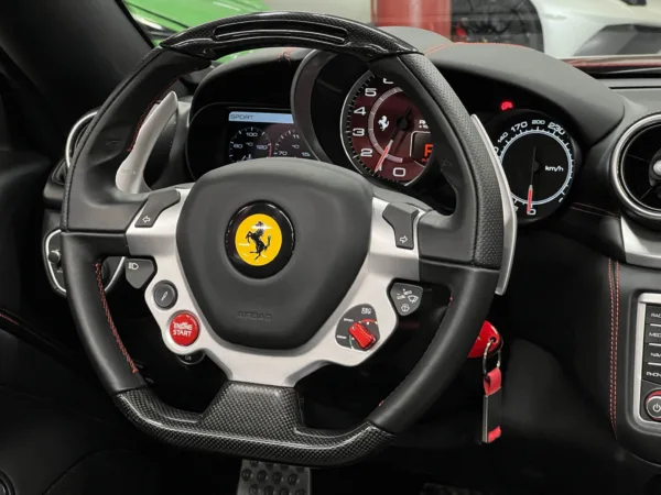 Ferrari California T 560cv 14