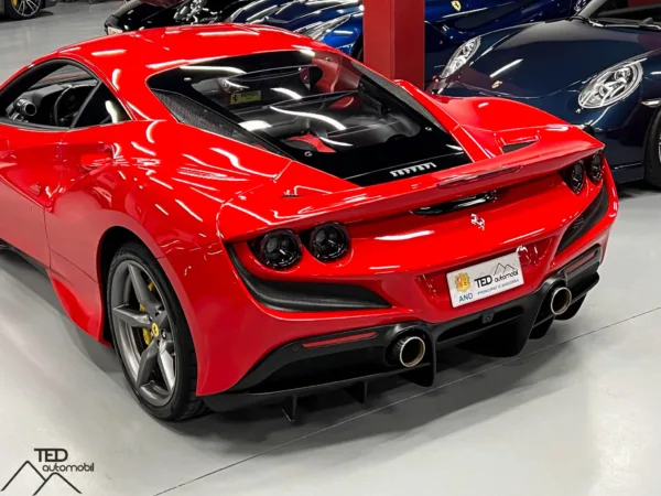 Ferrari F8 Tributo 720cv Vermell 09