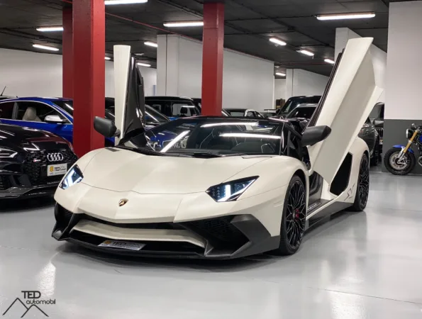 Lamborghini Aventador SV Roadster 750cv Principale