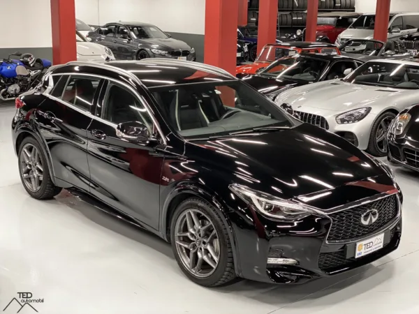 Infiniti Q30 S 4x4 211cv 04