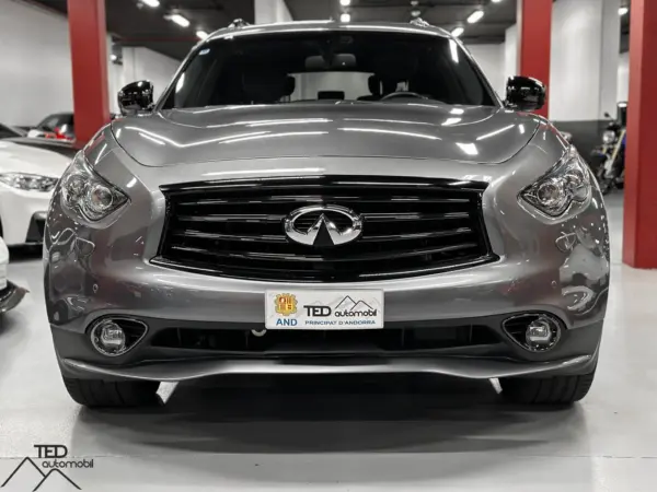 Infiniti QX70 320cv 02