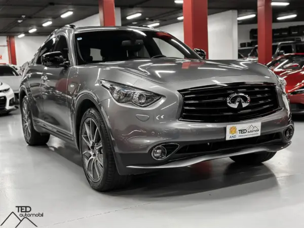 Infiniti QX70 320cv 03