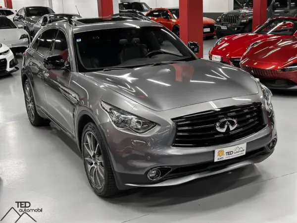 Infiniti QX70 320cv 04