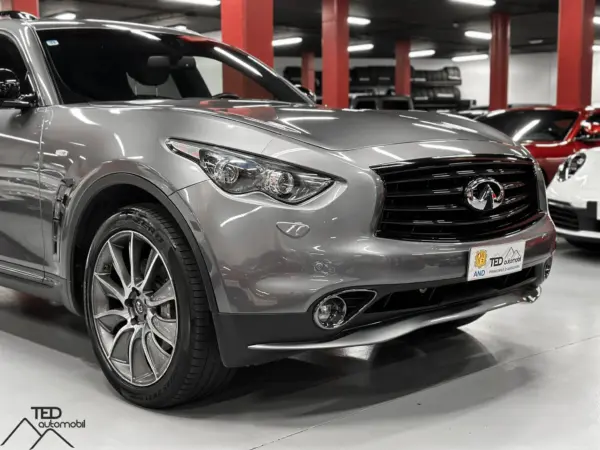 Infiniti QX70 320cv 05