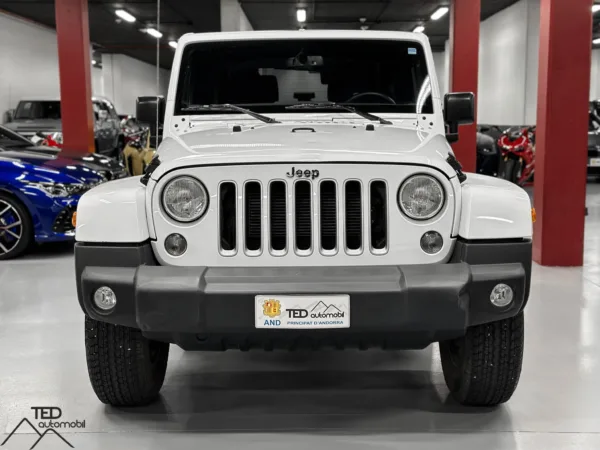 Jeep Wrangler JK Sahara 284cv 02