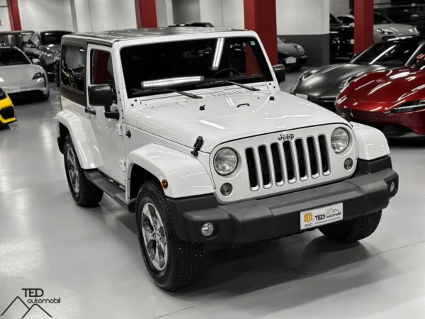 Jeep Wrangler JK Sahara 284cv 04