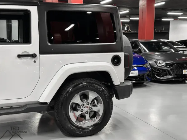 Jeep Wrangler JK Sahara 284cv 11