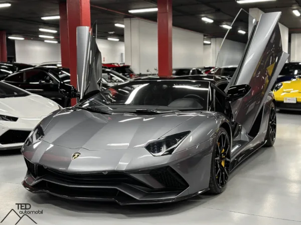 Lamborghini Aventador S Roadster 740cv Principale