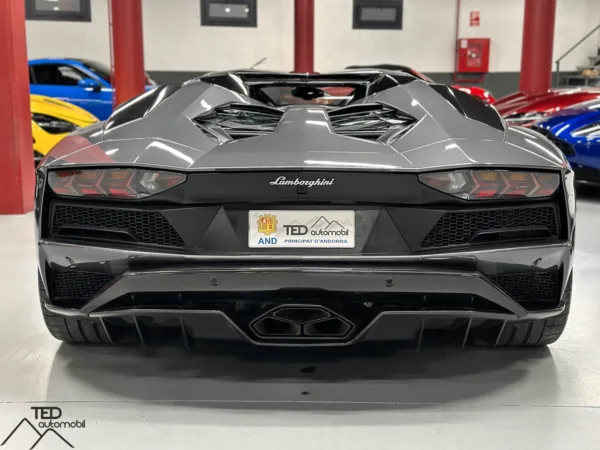 Lamborghini Aventador S Roadster 740cv 08