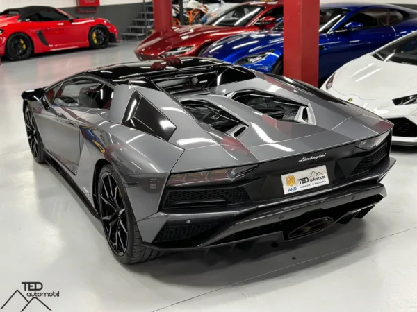 Lamborghini Aventador S Roadster 740cv 09