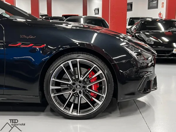 Maserati Ghibli Trofeo V8 580cv 06