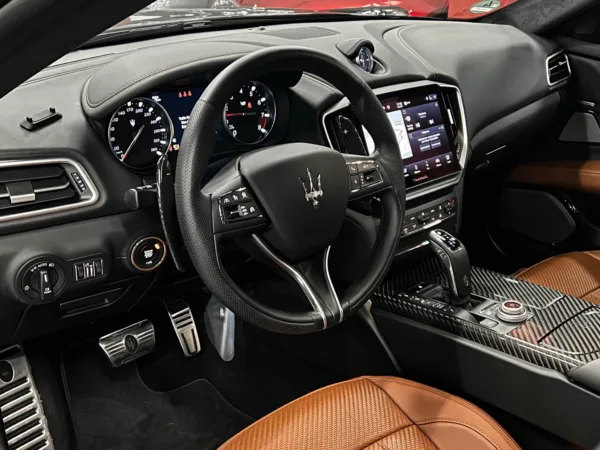 Maserati Ghibli Trofeo V8 580cv 10