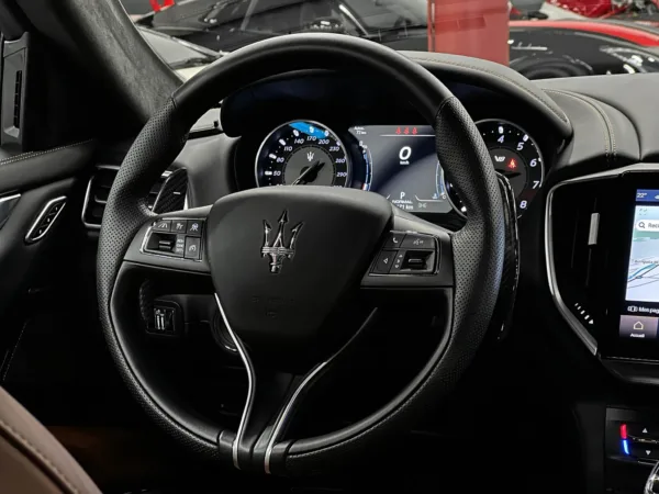 Maserati Ghibli Trofeo V8 580cv 13