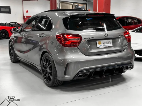 Mercedes A45 AMG 381cv 08