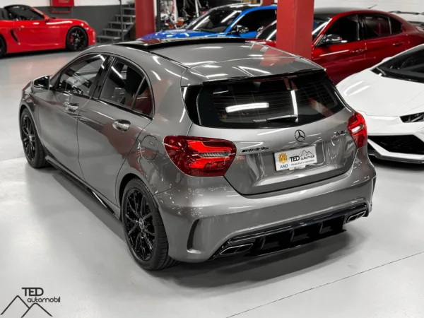 Mercedes A45 AMG 381cv 09