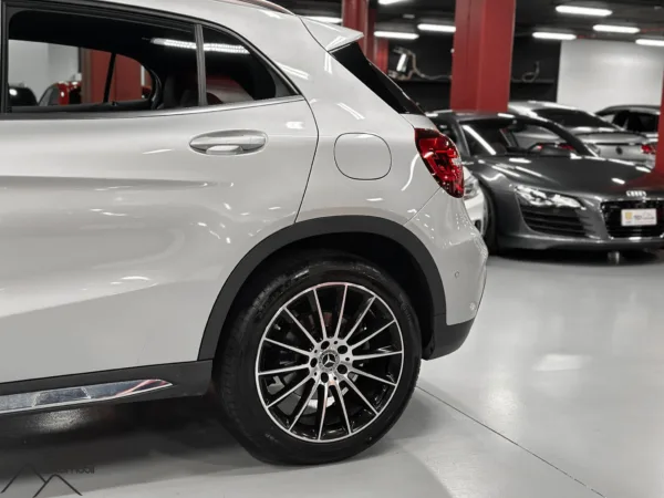 Mercedes GLA 220 4 Matic 184cv 10