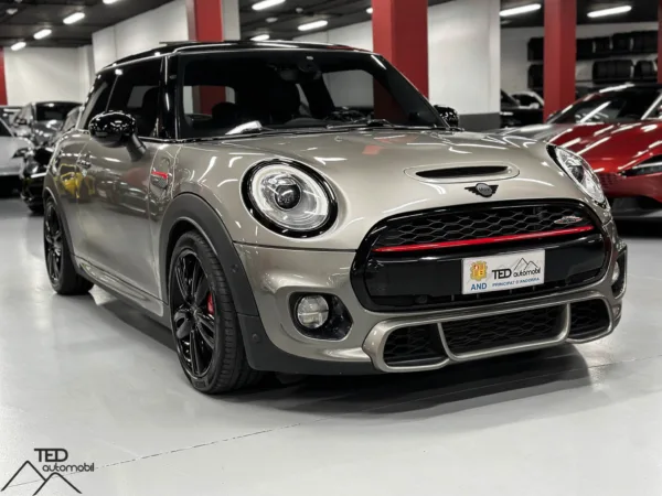 Mini Cooper S pack JCW canvi manual 190 CV 03