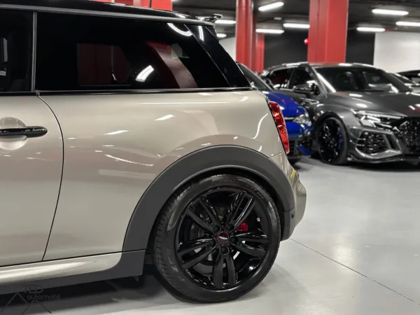 Mini Cooper S pack JCW canvi manual 190 CV 11