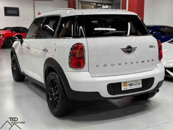 Mini Countryman One D 09