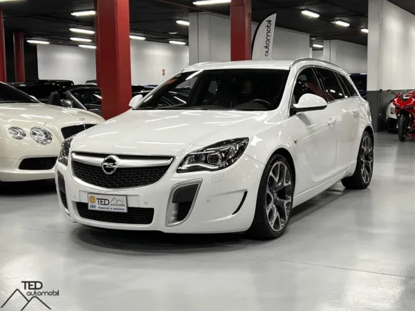 Opel Insignia OPC 4x4 325cv Principale