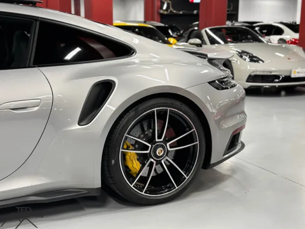 Porsche 911 992 Turbo S 650cv 09