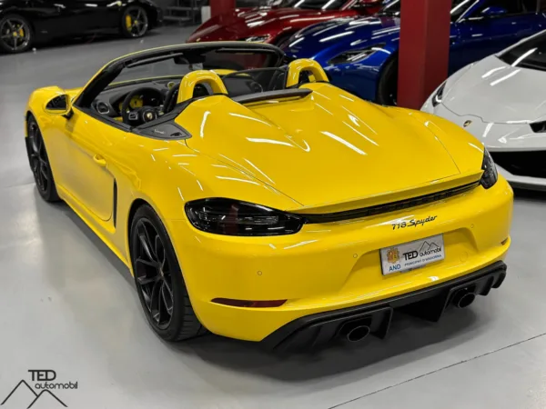 Porsche 718 Boxster Spyder 420cv Groc 09