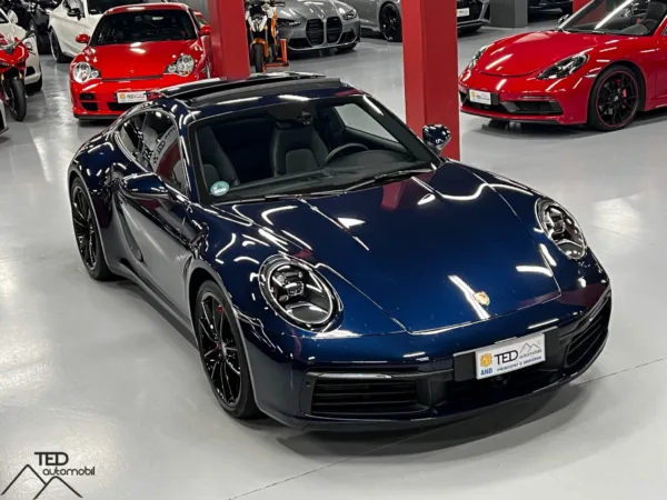 Porsche 911 992 Carrera 385cv Blau 04