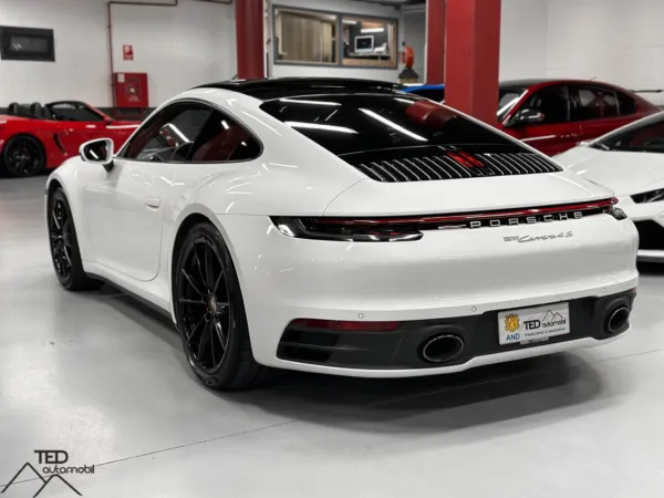 Porsche 911 Carrera 4 S 992 450cv 09