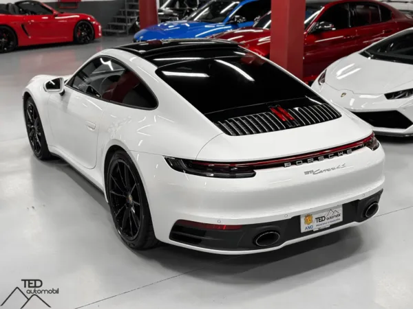 Porsche 911 Carrera 4 S 992 450cv 10