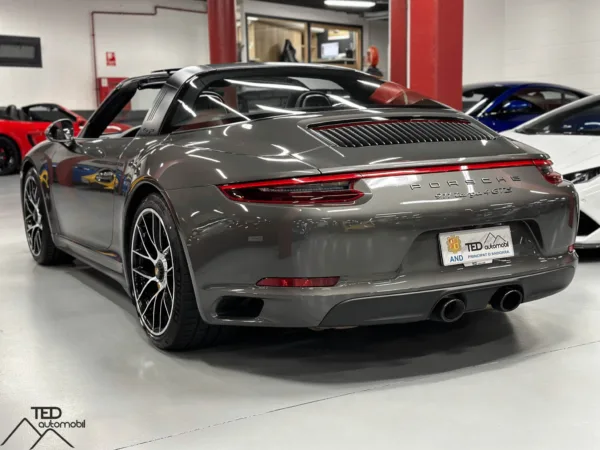 Porsche 911 Targa 4 GTS 450cv Model 2018 09