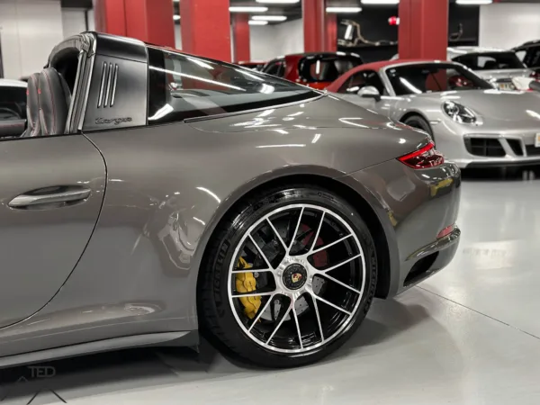 Porsche 911 Targa 4 GTS 450cv Model 2018 11