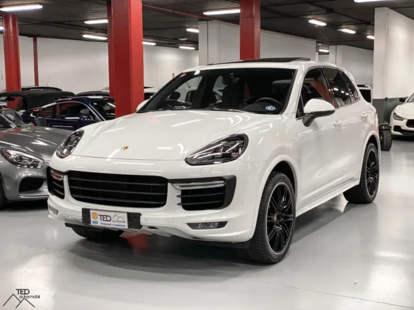 Porsche Cayenne Turbo 520cv Principale