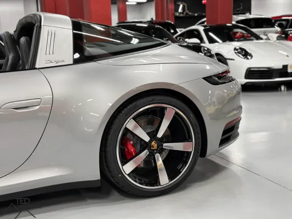 Porsche 911 Carrera Targa 4 S 992 450cv 09