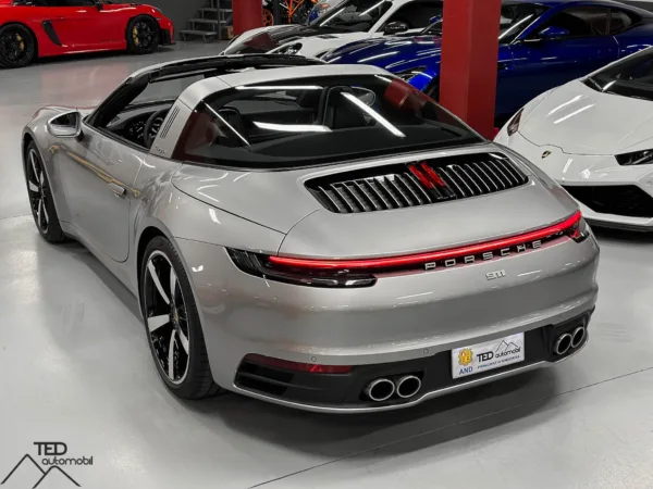 Porsche 911 Carrera Targa 4 S 992 450cv 10