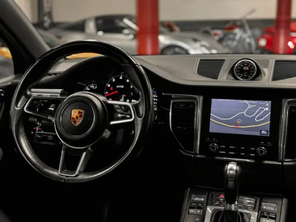 Porsche Macan GTS 360cv Gris 14