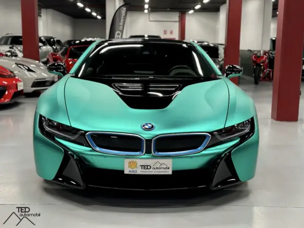 BMW i8 Coupe Hybrid 374cv Verd Chrome 02