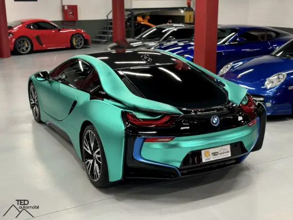 BMW i8 Coupe Hybrid 374cv Verd Chrome 09