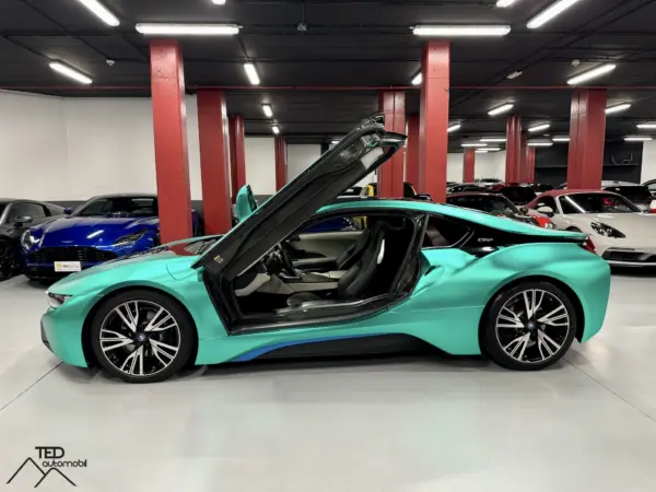 BMW i8 Coupe Hybrid 374cv Verd Chrome 10