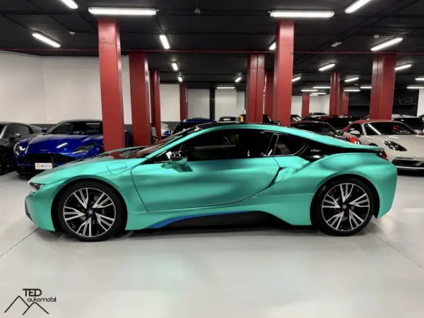 BMW i8 Coupe Hybrid 374cv Verd Chrome 11