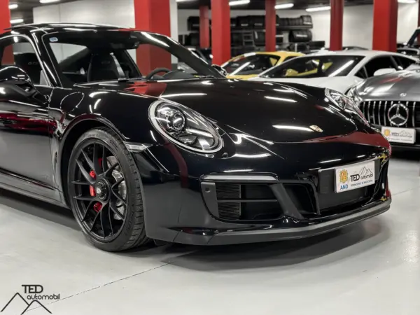 Porsche 911 Carrera 4 GTS 450cv 04