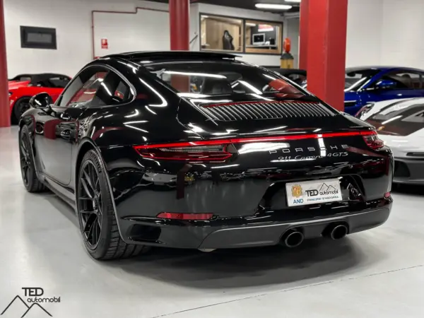 Porsche 911 Carrera 4 GTS 450cv 07